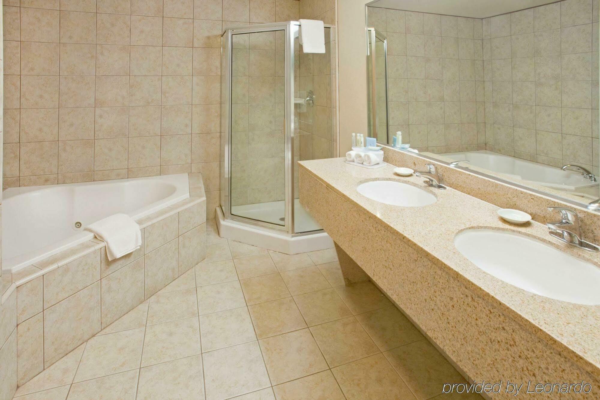 Holiday Inn Express & Suites - Pharr By Ihg Exterior foto